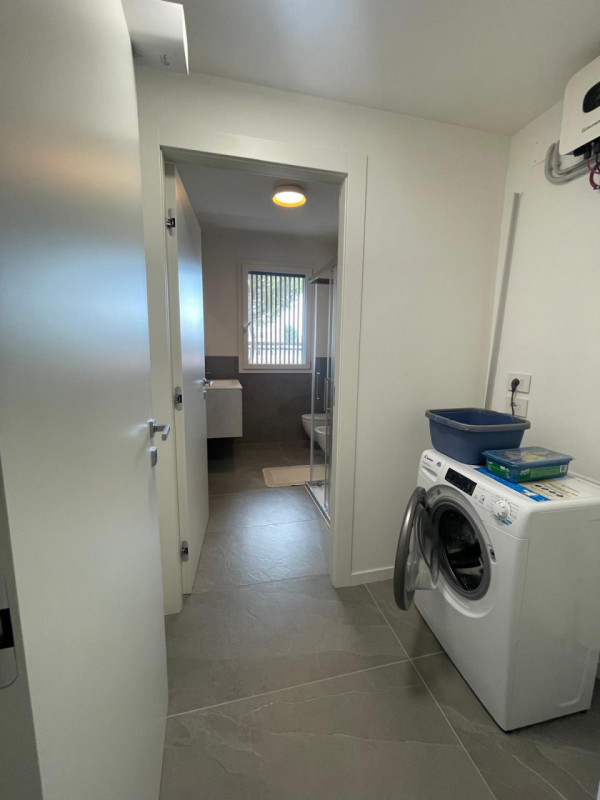 In zona centralissima, ai confini con Abano Terme, su elegante palazzina di nuova costruzione in ...
