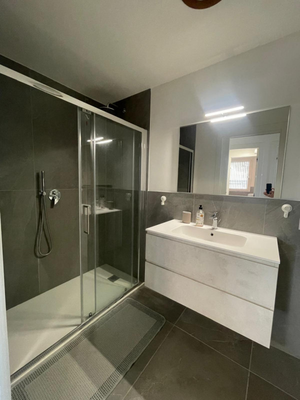 In zona centralissima, ai confini con Abano Terme, su elegante palazzina di nuova costruzione in ...