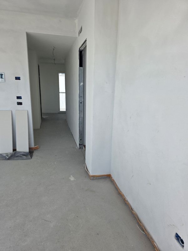 Scopri questo splendido attico indipendente nel cuore del rinomato quartiere di Sacra Famiglia a ...