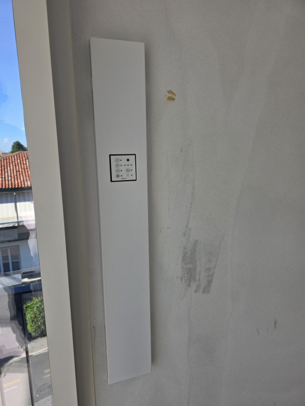 Scopri questo splendido attico indipendente nel cuore del rinomato quartiere di Sacra Famiglia a ...