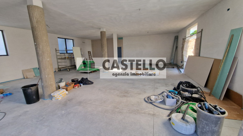 Fiesso D’Artico (VE) Laboratorio/magazzino di circa 160mq disponibile da inizio settembre 2026.

...