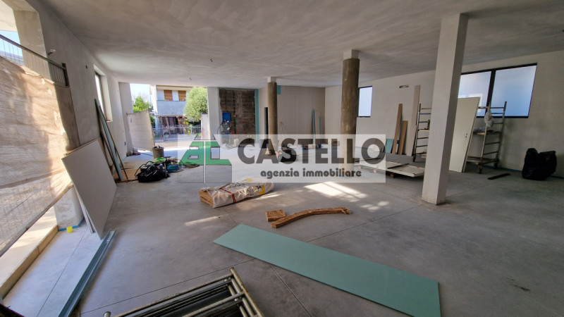 Fiesso D’Artico (VE) Laboratorio/magazzino di circa 160mq disponibile da inizio settembre 2026.

...