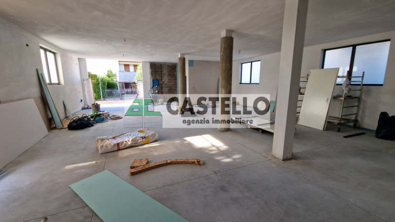 Fiesso D’Artico (VE) Laboratorio/magazzino di circa 160mq disponibile da inizio settembre 2026.

...