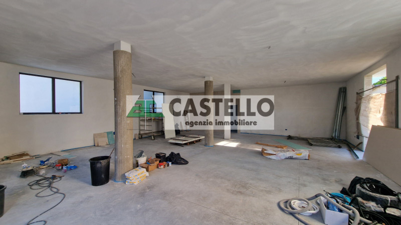 Fiesso D’Artico (VE) Laboratorio/magazzino di circa 160mq disponibile da inizio settembre 2026.

...