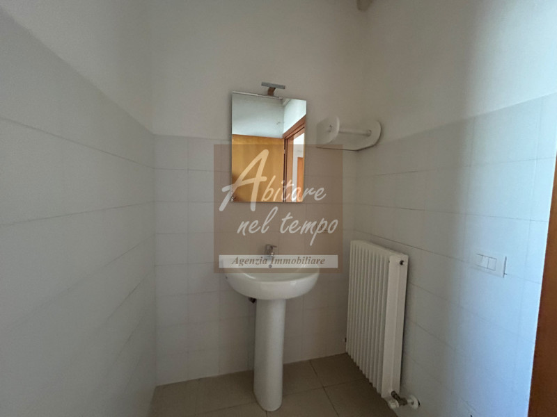 CITTADELLA (PD)  

Proponiamo in locazione un luminoso ufficio su due livelli, con una superficie...
