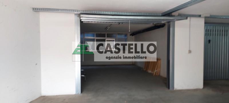 Cadoneghe Castagnara affittasi garage al piano interrato di 30mq già libero.€.120/mese. Rif. 200
...