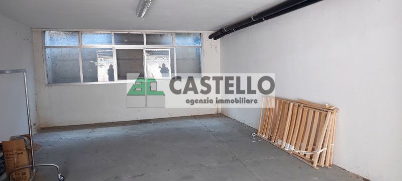 Cadoneghe Castagnara affittasi garage al piano interrato di 30mq già libero.€.120/mese. Rif. 200
...