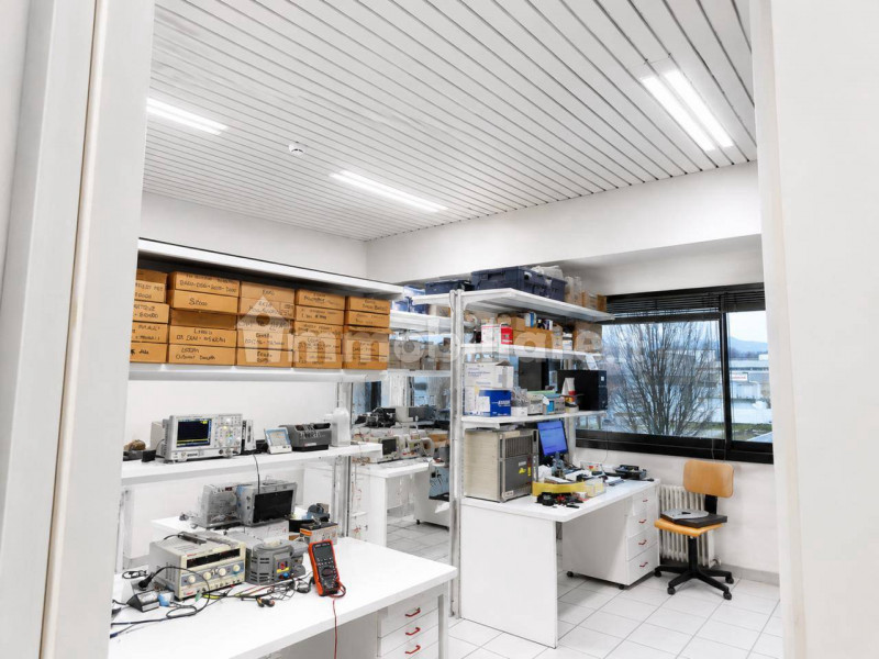 SCHIO - ZONA INDUSTRIALE: Immobile ad uso UFFICIO/LABORATORIO di mq. 350 locato a solida azienda,...