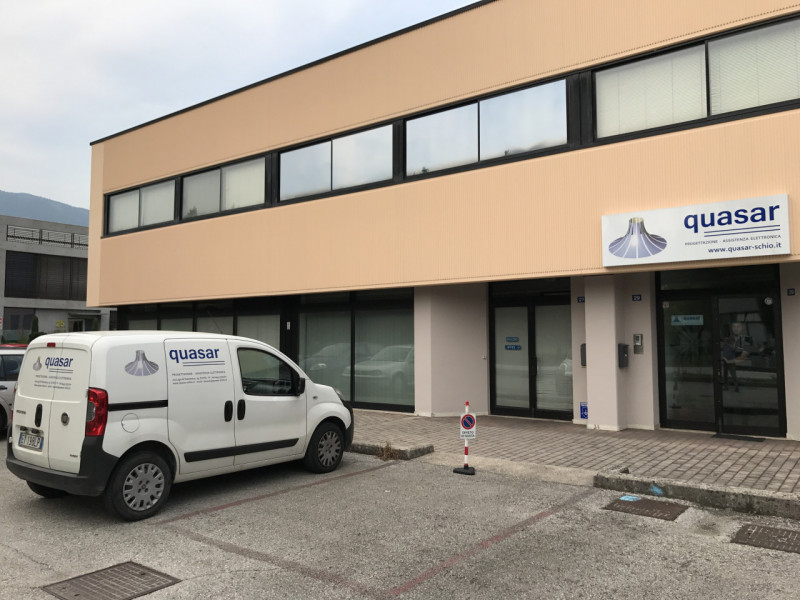 SCHIO - ZONA INDUSTRIALE: Immobile ad uso UFFICIO/LABORATORIO di mq. 350 locato a solida azienda,...