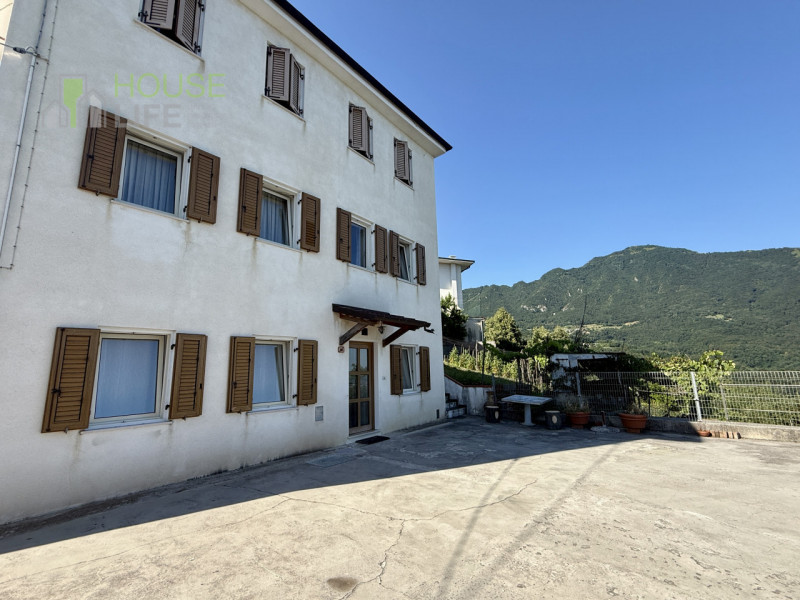SCHIO loc. Tretto: In posizione panoramica, a 10 minuti dal centro di Schio e Santorso, CASA SING...