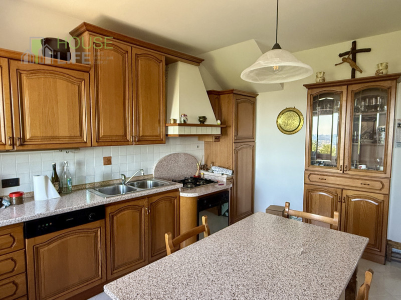 SCHIO loc. Tretto: In posizione panoramica, a 10 minuti dal centro di Schio e Santorso, CASA SING...