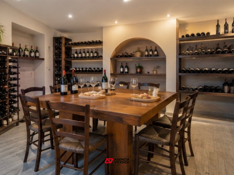 IN VENDITA A VICENZA OVEST IN POSIZIONE COLLINARE: SPLENDIDO AGRITURISMO -MURI E ATTIVITA'- RIF. ...