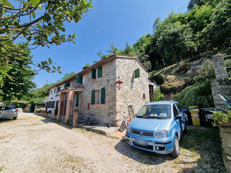 Nel suggestivo contesto dei Colli Euganei, immerso nella natura e circondato da paesaggi che rega...