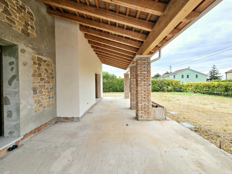 Proponiamo in vendita una splendida villa singola allo stato grezzo, situata nel comune di Borgo ...