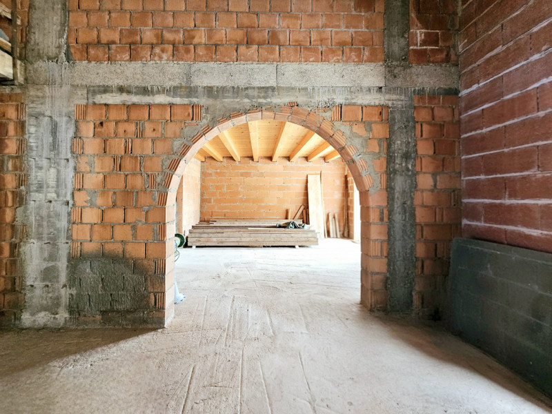 Proponiamo in vendita una splendida villa singola allo stato grezzo, situata nel comune di Borgo ...
