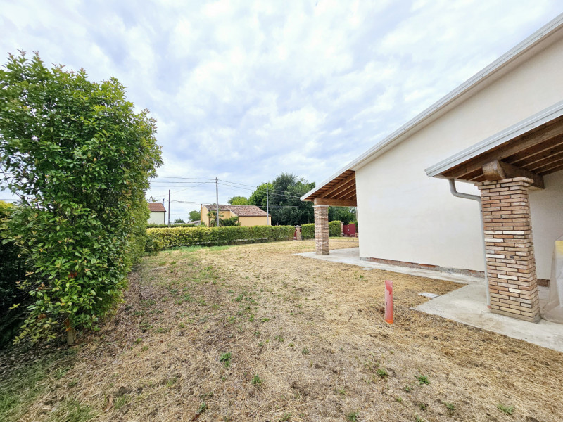 Proponiamo in vendita una splendida villa singola allo stato grezzo, situata nel comune di Borgo ...