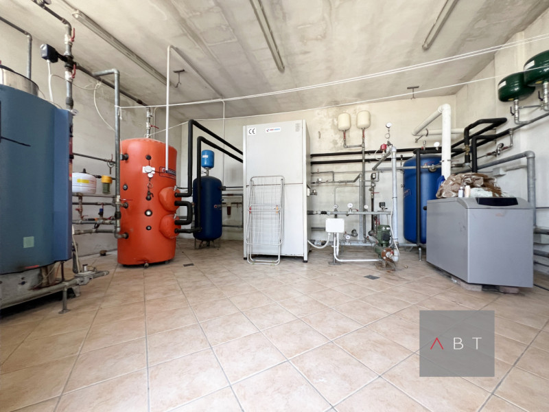 Situata in aperta campagna, casa singola con struttura ricettiva B&B, annessi ad uso agricolo e t...