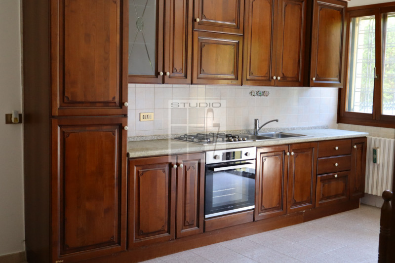 LOREGGIA - CENTRO - APPARTAMENTO 2 CAMERE AL PIANO TERRA

Lo Studio CZ di Curtarolo Silvia, propo...
