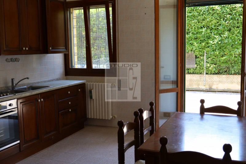 LOREGGIA - CENTRO - APPARTAMENTO 2 CAMERE AL PIANO TERRA

Lo Studio CZ di Curtarolo Silvia, propo...