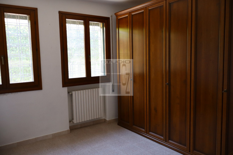 LOREGGIA - CENTRO - APPARTAMENTO 2 CAMERE AL PIANO TERRA

Lo Studio CZ di Curtarolo Silvia, propo...