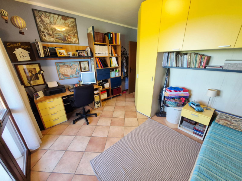 Appartamento duplex con ingresso indipendente in piccolo contesto residenziale

In una posizione ...