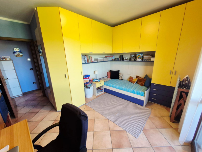 Appartamento duplex con ingresso indipendente in piccolo contesto residenziale

In una posizione ...