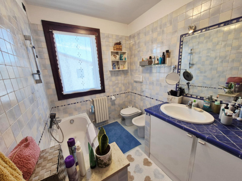 Appartamento duplex con ingresso indipendente in piccolo contesto residenziale

In una posizione ...