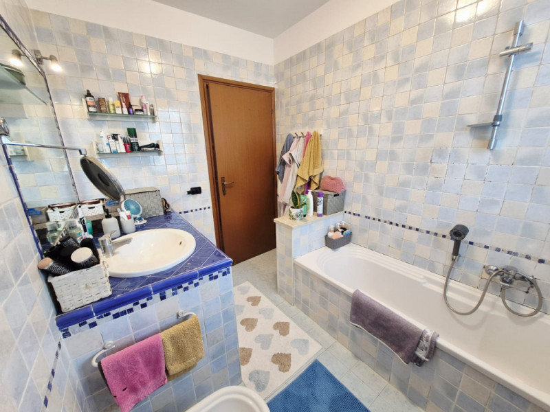 Appartamento duplex con ingresso indipendente in piccolo contesto residenziale

In una posizione ...