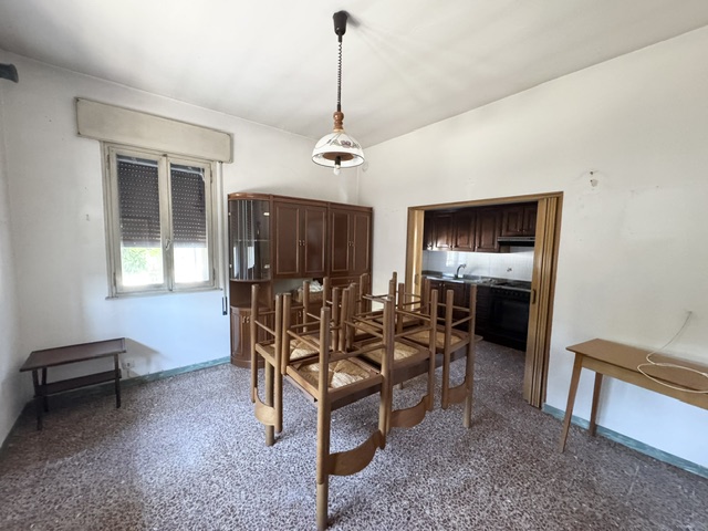 TRAMBACCHE DI VEGGIANO (PD) posizionata ai confini con Saccolongo CASA SINGOLA da rimodernare con...