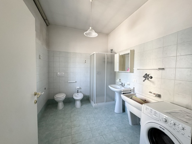 TRAMBACCHE DI VEGGIANO (PD) posizionata ai confini con Saccolongo CASA SINGOLA da rimodernare con...