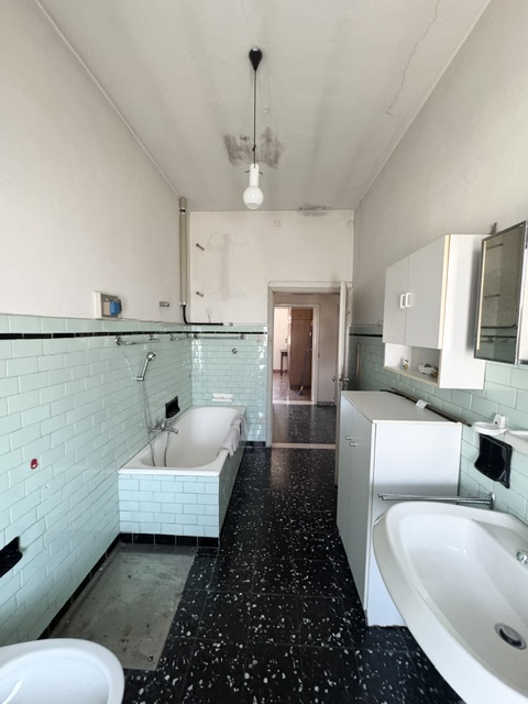 TRAMBACCHE DI VEGGIANO (PD) posizionata ai confini con Saccolongo CASA SINGOLA da rimodernare con...