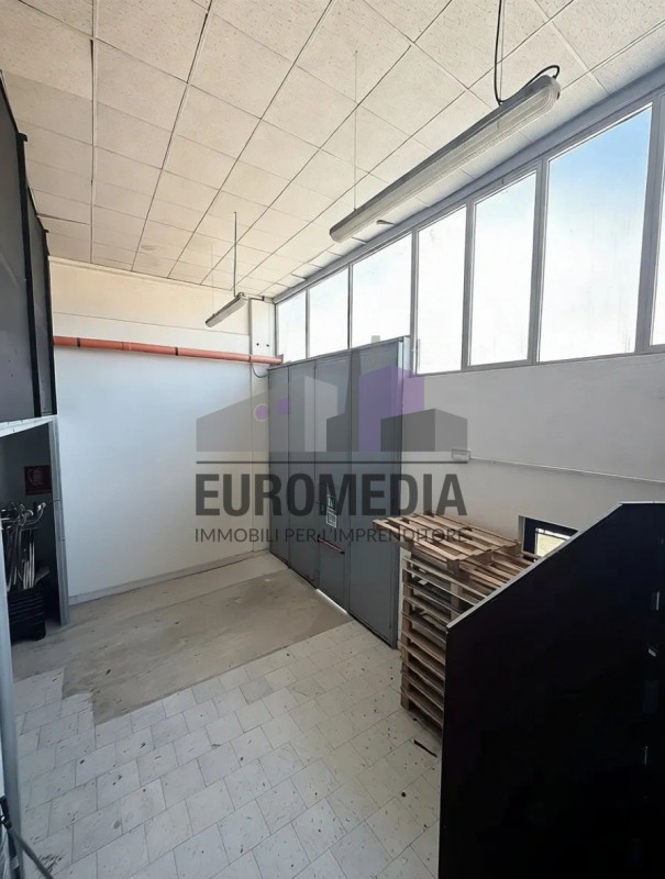 Per informazioni: 375.7062731

EUROMEDIA propone in locazione un interessante immobile a destinaz...