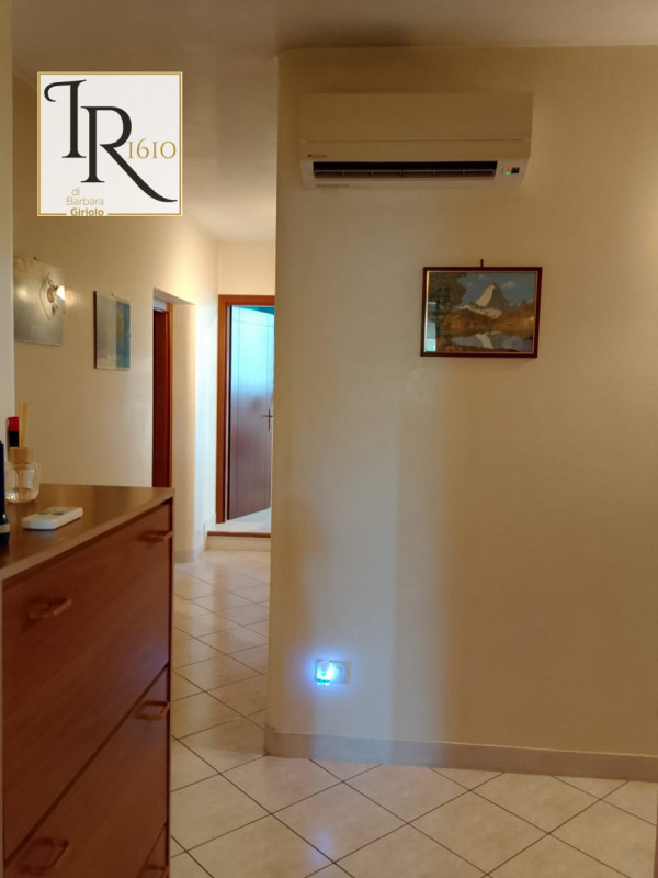 Nella pittoresca campagna di Sant'Urbano, proponiamo in vendita un meraviglioso rustico casale co...