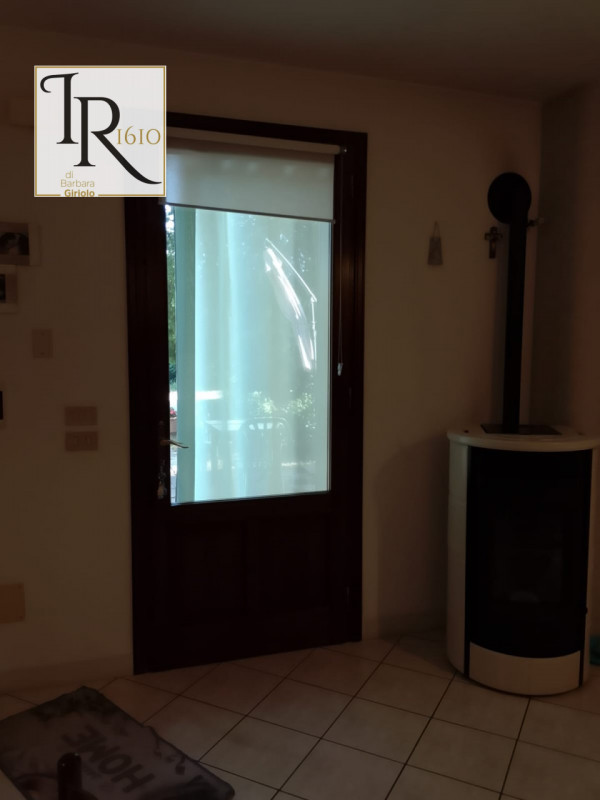 Nella pittoresca campagna di Sant'Urbano, proponiamo in vendita un meraviglioso rustico casale co...