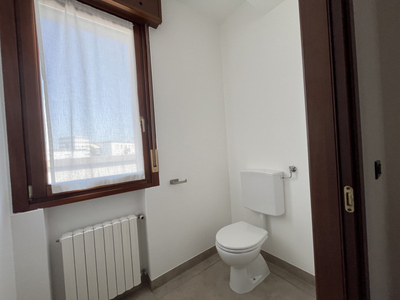 Sarmeola di Rubano in zona di forte passaggio comoda atutti i servizi e trasporti compreso il Tra...