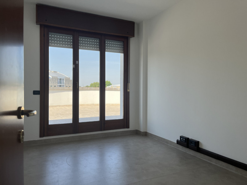 Sarmeola di Rubano in zona di forte passaggio comoda atutti i servizi e trasporti compreso il Tra...