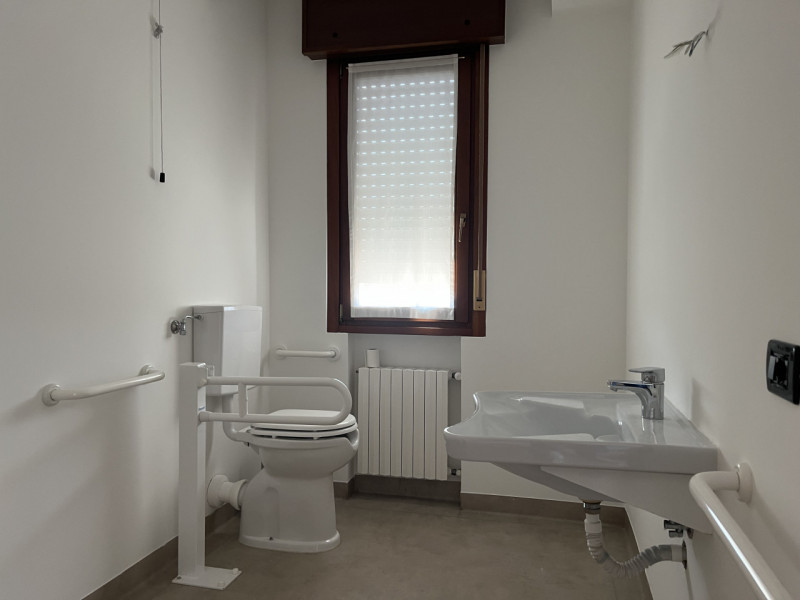 Sarmeola di Rubano in zona di forte passaggio comoda atutti i servizi e trasporti compreso il Tra...