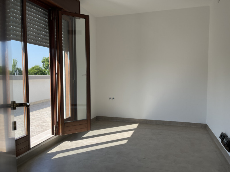 Sarmeola di Rubano in zona di forte passaggio comoda atutti i servizi e trasporti compreso il Tra...