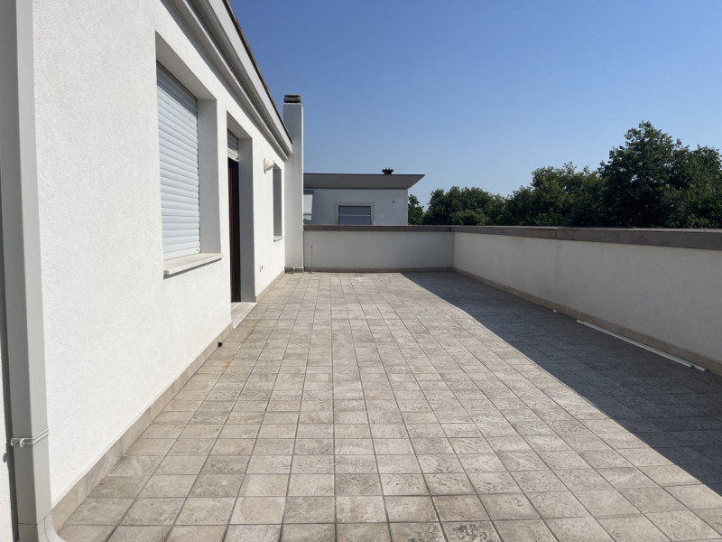 Sarmeola di Rubano in zona di forte passaggio comoda atutti i servizi e trasporti compreso il Tra...