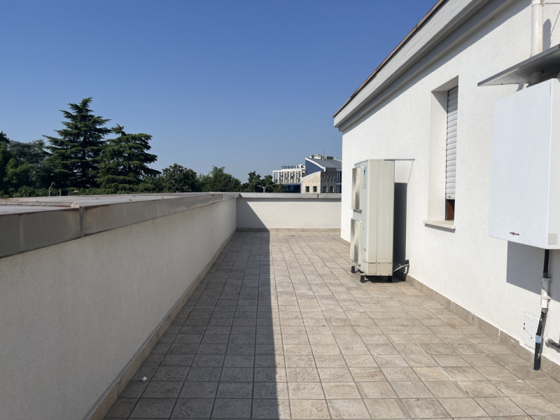 Sarmeola di Rubano in zona di forte passaggio comoda atutti i servizi e trasporti compreso il Tra...