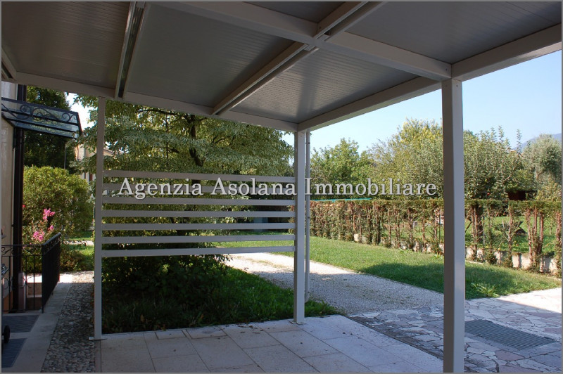Casa a schiera laterale in affitto ad Asolo. La casa si trova, all’interno di una villa suddivisa...