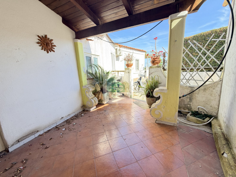Scopri un'opportunità unica nel cuore di Monterone. Ti proponiamo in vendita un appartamento tril...
