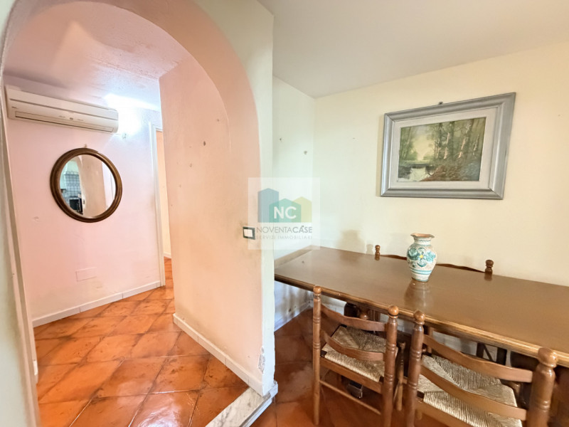 Scopri un'opportunità unica nel cuore di Monterone. Ti proponiamo in vendita un appartamento tril...