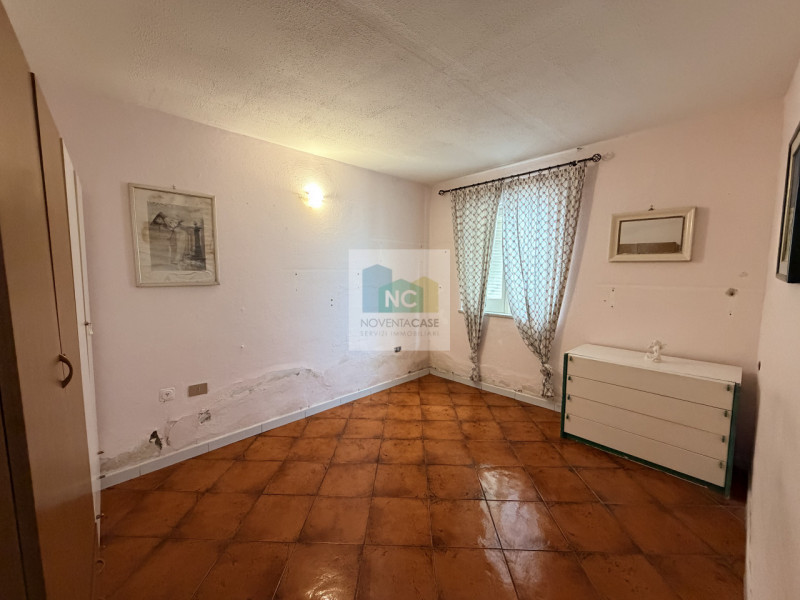 Scopri un'opportunità unica nel cuore di Monterone. Ti proponiamo in vendita un appartamento tril...
