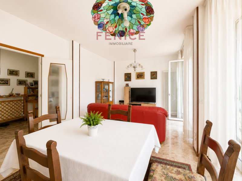 Ampi spazi, comfort moderno e una posizione che tutti desiderano: la casa che stavi aspettando.

...