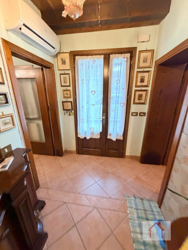 Rif: DS225
X INFO - Denis: 340.254.0785

In contesto tranquillo e residenziale nel comune di Giav...
