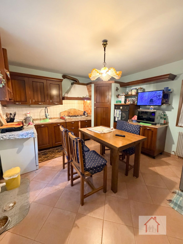 Rif: DS225
X INFO - Denis: 340.254.0785

In contesto tranquillo e residenziale nel comune di Giav...