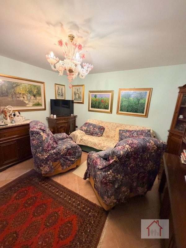 Rif: DS225
X INFO - Denis: 340.254.0785

In contesto tranquillo e residenziale nel comune di Giav...
