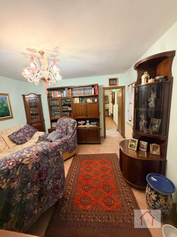 Rif: DS225
X INFO - Denis: 340.254.0785

In contesto tranquillo e residenziale nel comune di Giav...