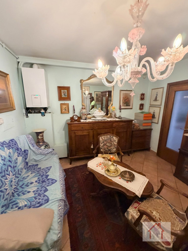 Rif: DS225
X INFO - Denis: 340.254.0785

In contesto tranquillo e residenziale nel comune di Giav...
